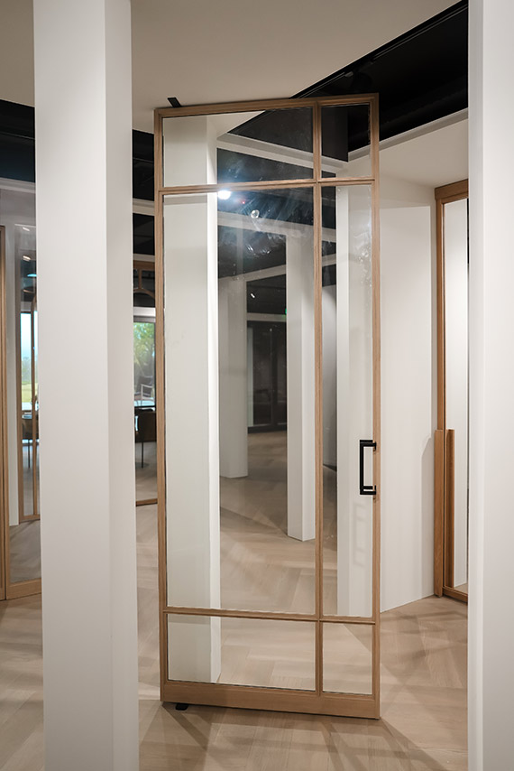 Taatsdeur van eikenfineer