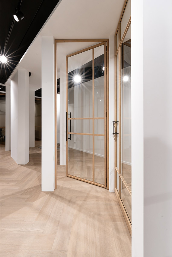 Scharnierdeur van eikenfineer