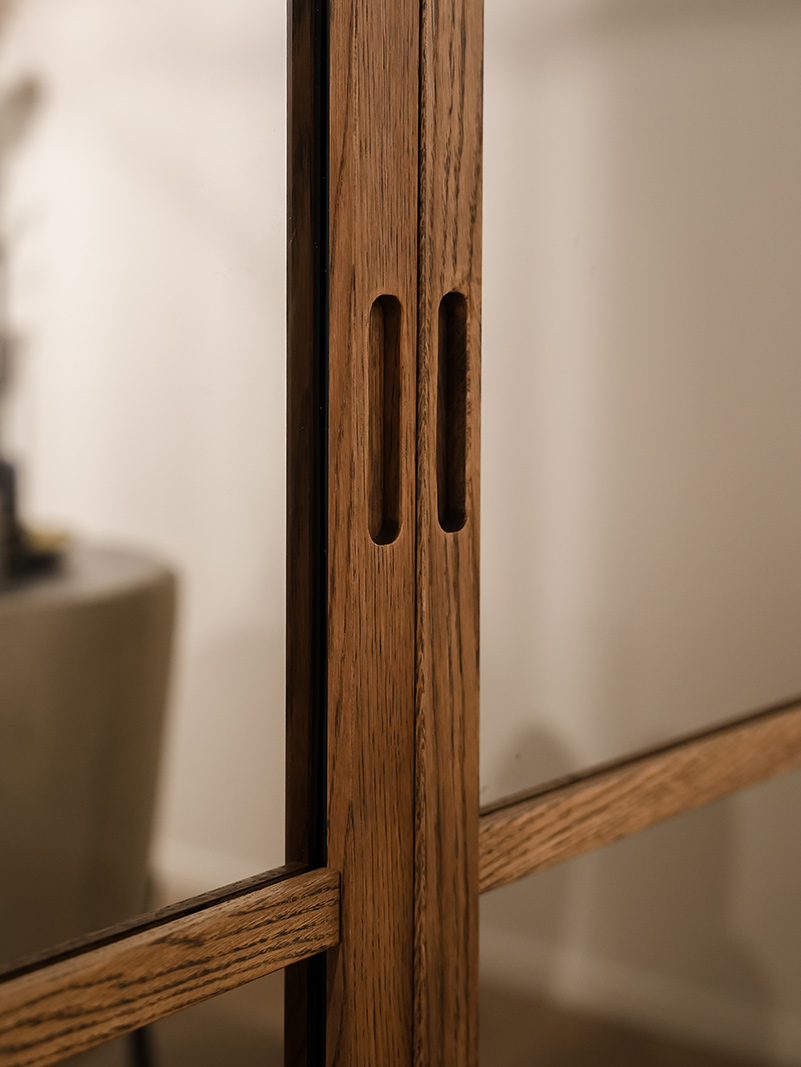 Handgreep op houten schuifdeur